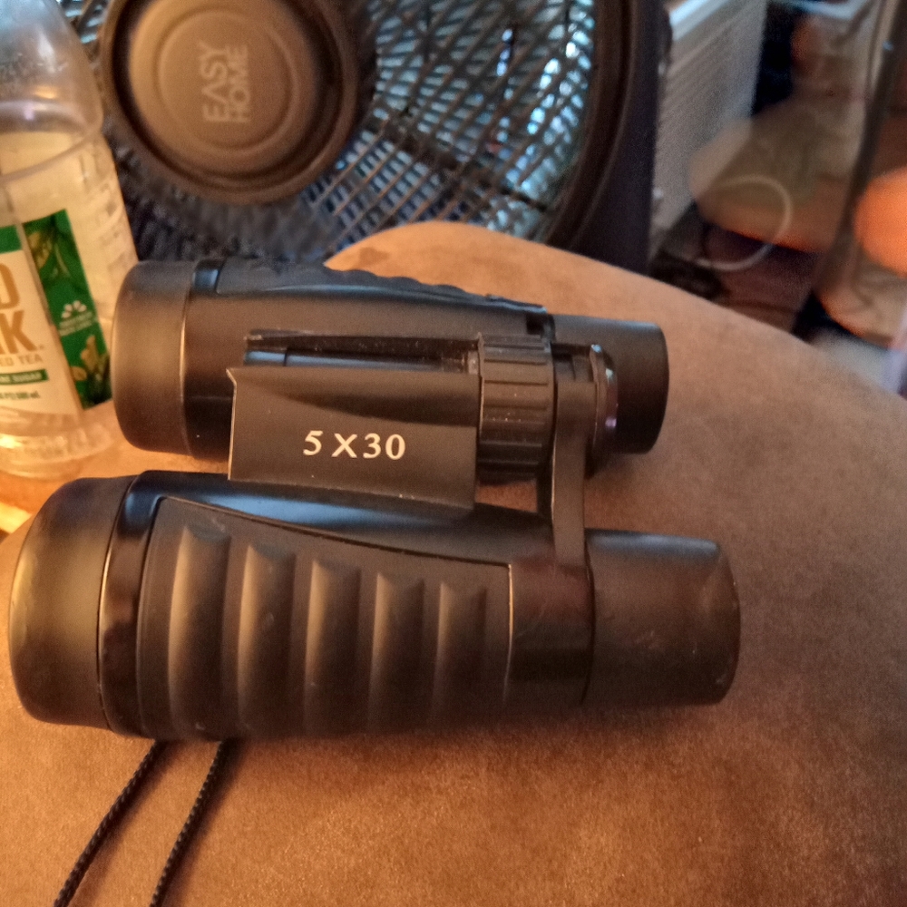 Vivitar binoculars with carrying case black